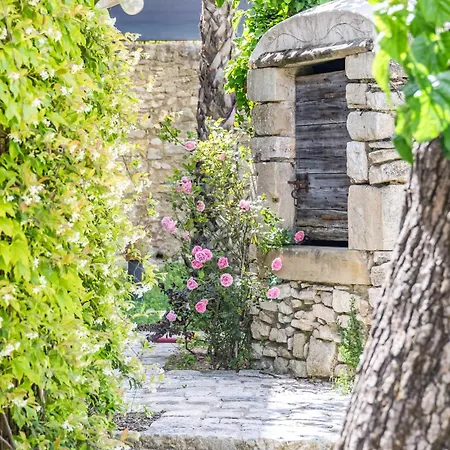 Sercret D'uzes 公寓式酒店 于泽斯